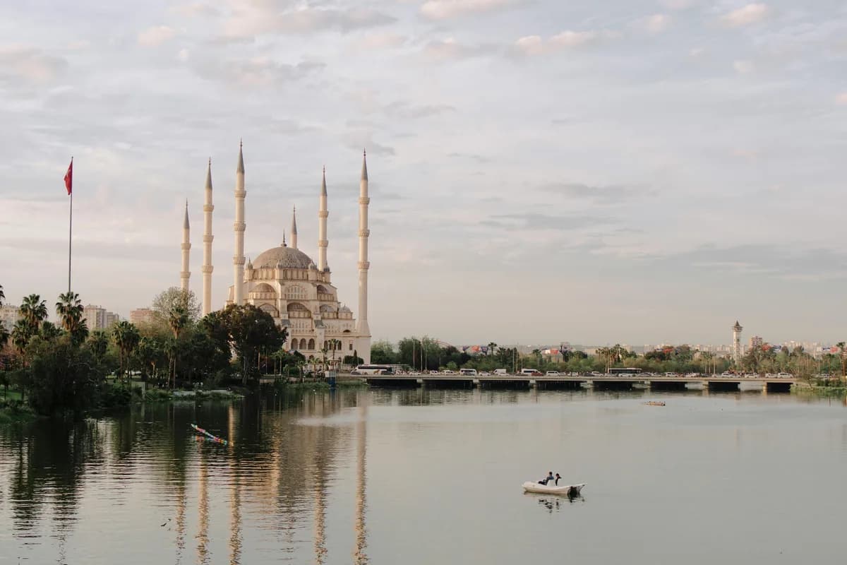 Çukurova Airport to Adana City Centre 2026: Shuttle, Taxi & Tips